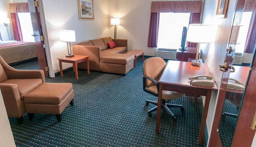Comfort Inn Suites Mount Pocono Low Rates Save On Your Stay